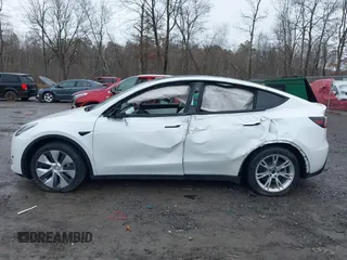 2020 Tesla Model Y Long Range with VIN 5YJYGDEE4LF044843, listed as a IAAI auction lot 41799504 with 40,770 mi miles and . Bid and sale history available at DreamBid. Image 14.
