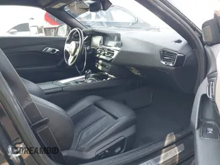 2022 BMW Z4 sDriveM40i with VIN WBAHF9C08NWX38258, listed as a IAAI auction lot 41462157 with 43,534 mi miles. Bid and sale history available at carsss.com. Image 5.