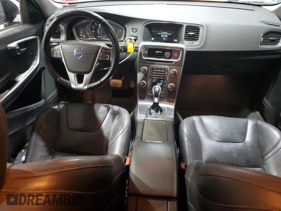 2015 Volvo V60 T5 z VIN YV4612HK1F1001506, wystawiony jako Copart lot #86145044 z przebiegiem 154 826 mil mil oraz Szkoda całkowita • Salvage title. Historia ofert i sprzedaży dostępna na DreamBid. Obrazek 8.