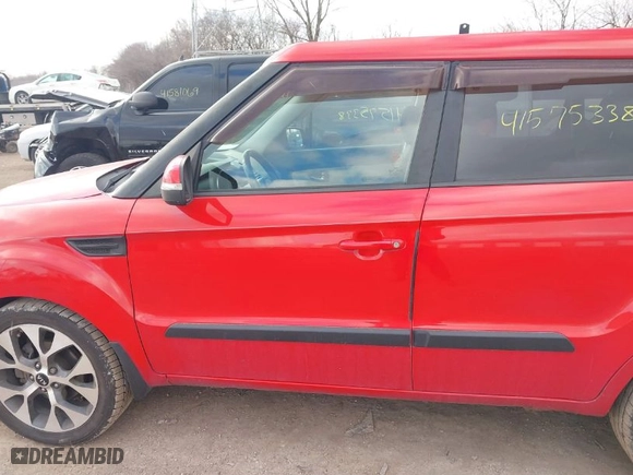 2013 Kia Soul + with VIN KNDJT2A6XD7508063, listed as a IAAI auction lot 41575338 with 91,319 mi miles. Bid and sale history available at carsss.com. Image 14.