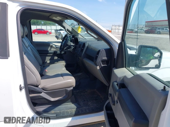 2018 Ford F-150 XL z VIN 1FTMF1CB6JFD18318, wystawiony jako IAAI lot #42637066 z przebiegiem 167 834 mil mil oraz . Historia ofert i sprzedaży dostępna na DreamBid. Obrazek 5.