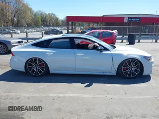 2021 Audi S7 Prestige z VIN WAUSFBF22MN075994, wystawiony jako IAAI lot #41903379 z przebiegiem Nie podano mil oraz . Historia ofert i sprzedaży dostępna na DreamBid. Obrazek 13.