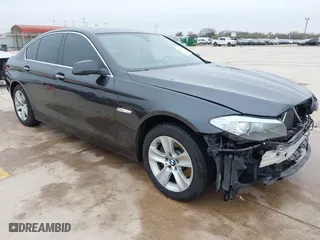 2013 BMW 5 Series 528i xDrive with VIN WBAXH5C50DDW15574, listed as a IAAI auction lot 41572993 with 59,188 mi miles. Bid and sale history available at carsss.com. Image 1.