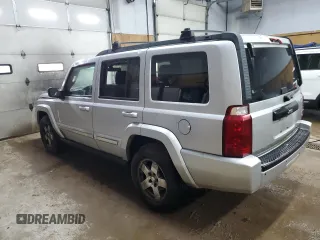 2010 Jeep Commander Sport z VIN 1J4RG4GK9AC124439, wystawiony jako Copart lot #54749315 z przebiegiem 150 204 mil mil oraz Czysty tytuł • Clean title. Historia ofert i sprzedaży dostępna na DreamBid. Obrazek 2.
