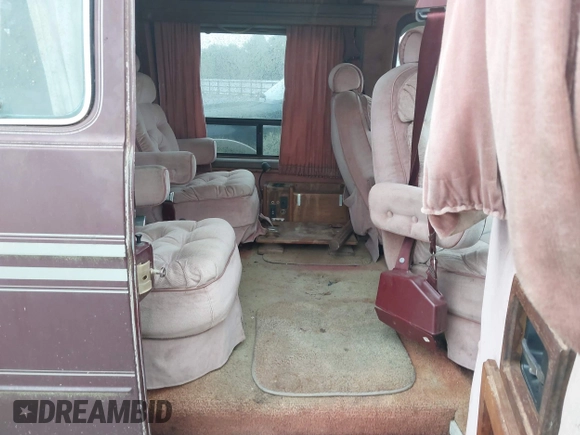 1989 Chevrolet Chevy Van z VIN 1GBEG25K5K7184695, wystawiony jako IAAI lot #42432728 z przebiegiem 945 928 mil mil oraz . Historia ofert i sprzedaży dostępna na DreamBid. Obrazek 8.