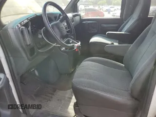 2002 Chevrolet Express z VIN 1GAHG39R021176117, wystawiony jako Copart lot #59724485 z przebiegiem 95 364 mil mil oraz Czysty tytuł • Clean title. Historia ofert i sprzedaży dostępna na DreamBid. Obrazek 7.