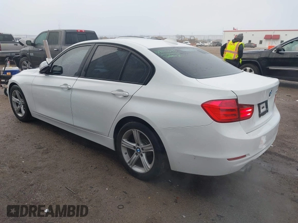 2013 BMW 3 Series 328i с VIN WBA3C1G55DNN93551, выставлен на аукционе IAAI как лот 41196707 с пробегом 165 735 миль миль и . История ставок и продаж доступна на DreamBid. Изображение 3.