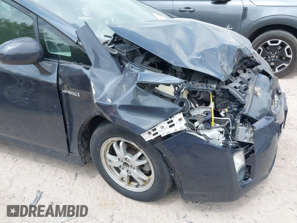 2011 Toyota Prius I z VIN JTDKN3DU4B0303598, wystawiony jako IAAI lot #42267391 z przebiegiem Nie podano mil oraz . Historia ofert i sprzedaży dostępna na DreamBid. Obrazek 17.