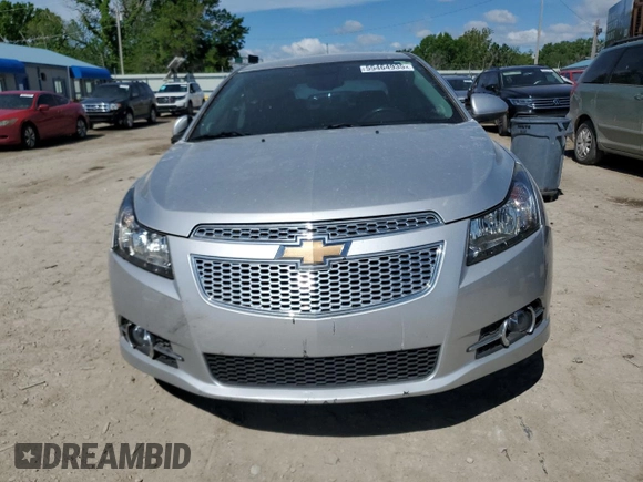 2014 Chevrolet Cruze 2LT z VIN 1G1PE5SB3E7417065, wystawiony jako Copart lot #55464935 z przebiegiem 60 720 mil mil oraz Szkoda całkowita • Salvage title. Historia ofert i sprzedaży dostępna na DreamBid. Obrazek 5.