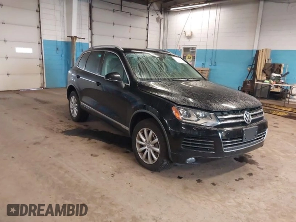 2011 Volkswagen Touareg Sport z VIN WVGFF9BP5BD001093, wystawiony jako IAAI lot #41916995 z przebiegiem 127 478 mil mil oraz . Historia ofert i sprzedaży dostępna na DreamBid. Obrazek 1.
