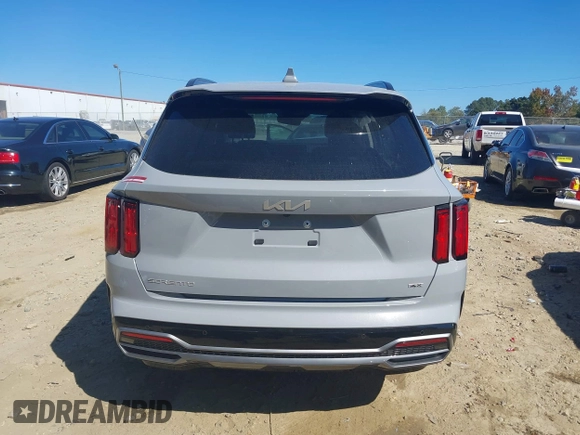 2023 Kia Sorento X-Line SX Prestige z VIN 5XYRKDLFXPG214202, wystawiony jako IAAI lot #40638311 z przebiegiem 19 871 mil mil oraz . Historia ofert i sprzedaży dostępna na DreamBid. Obrazek 17.