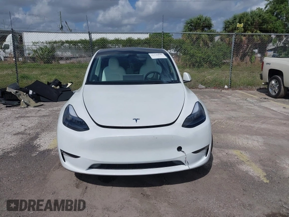 2025 Tesla Model Y Long Range with VIN 7SAYGDEE2SA337378, listed as a IAAI auction lot 41940840 with 1,676 mi miles and . Bid and sale history available at DreamBid. Image 12.