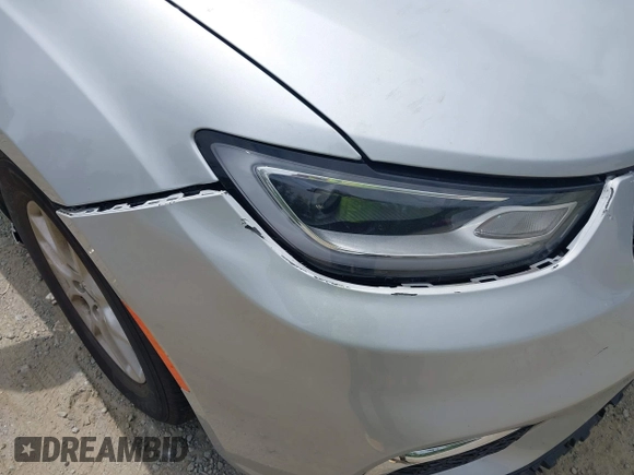 2024 Chrysler Pacifica Touring L with VIN 2C4RC1BG8RR139066, listed as a IAAI auction lot 42150531 with 18,777 mi miles and . Bid and sale history available at DreamBid. Image 17.