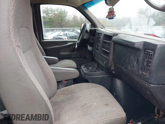 2012 GMC Savana Cargo with VIN 1GTW7FCA8C1126974, listed as a IAAI auction lot 42010602 with 251,367 mi miles. Bid and sale history available at carsss.com. Image 5.