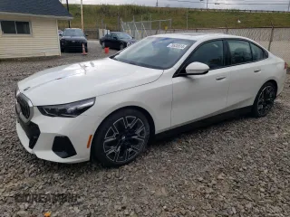 2024 BMW 5 Series 530i xDrive with VIN WBA53FJ03RCN99581, listed as a Copart auction lot 75520514 with 2,581 mi miles and Clean Title. Bid and sale history available at carsss.com. Image 1.