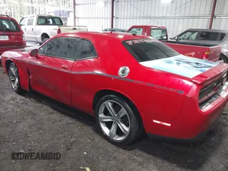2015 Dodge Challenger SXT z VIN 2C3CDZAG5FH895575, wystawiony jako IAAI lot #41978006 z przebiegiem 125 908 mil mil oraz . Historia ofert i sprzedaży dostępna na DreamBid. Obrazek 6.