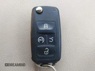 2014 Volkswagen Passat SEL Premium z VIN 1VWCN7A37EC077905, wystawiony jako IAAI lot #42421674 z przebiegiem 83 889 mil mil oraz . Historia ofert i sprzedaży dostępna na DreamBid. Obrazek 11.