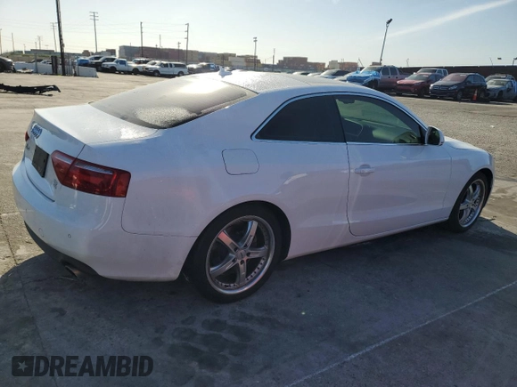 2009 Audi A5 z VIN WAUDK78T79A003887, wystawiony jako Copart lot #49848525 z przebiegiem 144 078 mil mil oraz Czysty tytuł • Clean title. Historia ofert i sprzedaży dostępna na DreamBid. Obrazek 3.