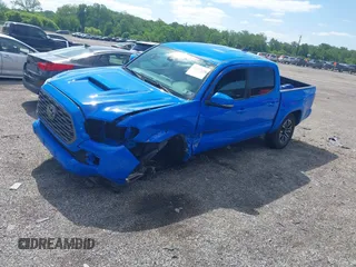 2021 Toyota Tacoma SR z VIN 3TMCZ5AN8MM374398, wystawiony jako IAAI lot #42297138 z przebiegiem 87 205 mil mil oraz . Historia ofert i sprzedaży dostępna na DreamBid. Obrazek 2.