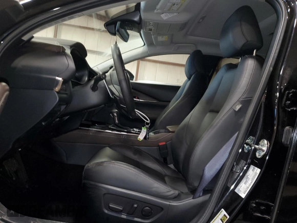 2024 Mazda CX-30 Premium z VIN 3MVDMBDY4RM689826, wystawiony jako Copart lot #43533135 z przebiegiem 10 372 mil mil oraz Szkody całkowita. Historia ofert i sprzedaży dostępna na DreamBid. Obrazek 7.