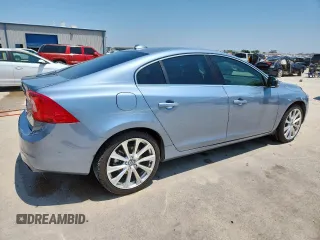 2018 Volvo S60 Inscription z VIN LYV402HK2JB170660, wystawiony jako Copart lot #58924785 z przebiegiem 60 871 mil mil oraz Szkoda całkowita • Salvage title. Historia ofert i sprzedaży dostępna na DreamBid. Obrazek 3.