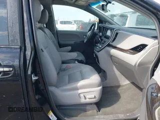 2017 Toyota Sienna XLE с VIN 5TDDZ3DC5HS146786, выставлен на аукционе IAAI как лот 41635018 с пробегом 64 942 миль миль и . История ставок и продаж доступна на DreamBid. Изображение 5.