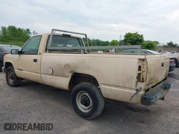 1995 GMC Sierra 3500 z VIN 1GTGC34K2SE536473, wystawiony jako IAAI lot #42487739 z przebiegiem 81 910 mil mil oraz . Historia ofert i sprzedaży dostępna na DreamBid. Obrazek 3.