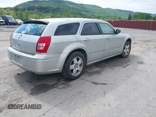 2005 Dodge Magnum SXT z VIN 2D4GZ48V358579406, wystawiony jako IAAI lot #42198627 z przebiegiem 264 473 mil mil oraz . Historia ofert i sprzedaży dostępna na DreamBid. Obrazek 4.