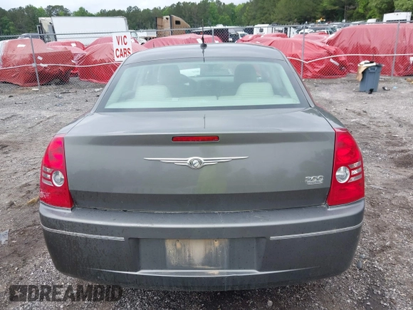 2008 Chrysler 300 Touring z VIN 2C3LA53G08H165266, wystawiony jako IAAI lot #42219596 z przebiegiem 119 141 mil mil oraz . Historia ofert i sprzedaży dostępna na DreamBid. Obrazek 16.