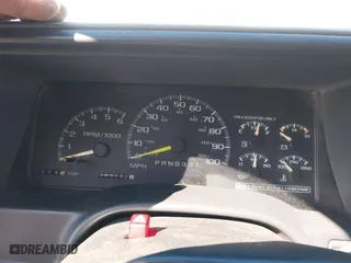 1999 Chevrolet Suburban with VIN 3GNFK16R4XG227995, listed as a IAAI auction lot 42034142 with 241,792 mi miles. Bid and sale history available at carsss.com. Image 7.