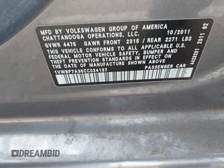 2012 Volkswagen Passat SE z VIN 1VWBP7A35CC024137, wystawiony jako IAAI lot #41572782 z przebiegiem 138 827 mil mil oraz . Historia ofert i sprzedaży dostępna na DreamBid. Obrazek 9.