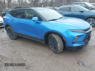 2024 Chevrolet Blazer RS z VIN 3GNKBKRS7RS195322, wystawiony jako IAAI lot #41136071 z przebiegiem 20 600 mil mil oraz . Historia ofert i sprzedaży dostępna na DreamBid. Obrazek 1.