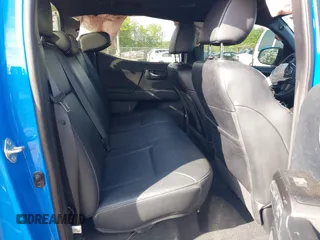 2021 Toyota Tacoma SR z VIN 3TYCZ5AN7MT008274, wystawiony jako IAAI lot #42091508 z przebiegiem 59 371 mil mil oraz . Historia ofert i sprzedaży dostępna na DreamBid. Obrazek 8.