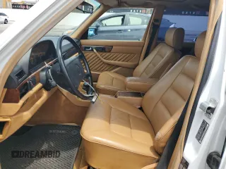 1990 Mercedes-Benz 560 z VIN WDBCA39E7LA505105, wystawiony jako Copart lot #58875015 z przebiegiem 88 261 mil mil oraz Szkoda całkowita • Salvage title. Historia ofert i sprzedaży dostępna na DreamBid. Obrazek 7.