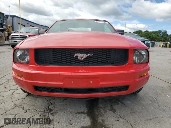 2006 Ford Mustang Standard z VIN 1ZVFT84N465105137, wystawiony jako Copart lot #57485245 z przebiegiem 84 618 mil mil oraz Szkoda całkowita • Salvage title. Historia ofert i sprzedaży dostępna na DreamBid. Obrazek 5.