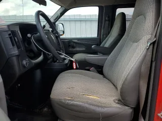 2008 Chevrolet Express Passenger z VIN 1GAHG39K181223926, wystawiony jako Copart lot #61800025 z przebiegiem 121 574 mil mil oraz Czysty tytuł • Clean title. Historia ofert i sprzedaży dostępna na DreamBid. Obrazek 7.
