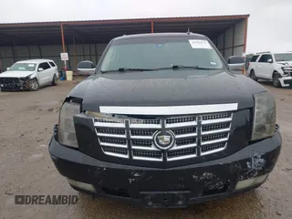 2010 Cadillac Escalade z VIN 1GYUKAEF7AR114664, wystawiony jako IAAI lot #41960278 z przebiegiem 138 327 mil mil oraz . Historia ofert i sprzedaży dostępna na DreamBid. Obrazek 12.