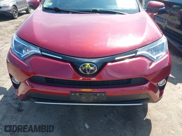 2018 Toyota RAV4 XLE with VIN 2T3RFREVXJW791889, listed as a IAAI auction lot 42021099 with 33,292 mi miles. Bid and sale history available at carsss.com. Image 6.