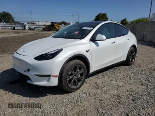 2024 Tesla Model Y z VIN 7SAYGDED8RF105176, wystawiony jako Copart lot #54306155 z przebiegiem Nie podano mil oraz Szkoda całkowita • Salvage title. Historia ofert i sprzedaży dostępna na DreamBid. Obrazek 1.