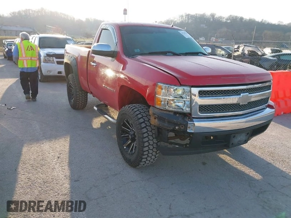 2008 Chevrolet Silverado 1500 Work Truck with VIN 1GCEK14C88Z136619, listed as a IAAI auction lot 41769536 with 201,884 mi miles. Bid and sale history available at carsss.com. Image 1.