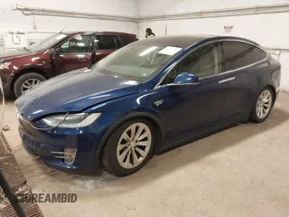 2016 Tesla Model X 70D z VIN 5YJXCBE27GF012024, wystawiony jako IAAI lot #41799547 z przebiegiem Nie podano mil oraz . Historia ofert i sprzedaży dostępna na DreamBid. Obrazek 2.