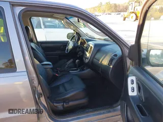 2007 Ford Escape Limited with VIN 1FMYU94197KA86109, listed as a IAAI auction lot 41307079 with 186,606 mi miles. Bid and sale history available at carsss.com. Image 5.