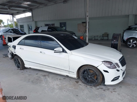 2013 Mercedes-Benz E-Class E 350 Luxury with VIN WDDHF5KB3DA692743, listed as a IAAI auction lot 40550950 with 142,986 mi miles. Bid and sale history available at carsss.com. Image 13.