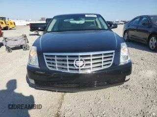 2008 Cadillac DTS 1SA z VIN 1G6KD57Y48U106139, wystawiony jako Copart lot #49046545 z przebiegiem 53 550 mil mil oraz Szkody całkowita. Historia ofert i sprzedaży dostępna na DreamBid. Obrazek 5.