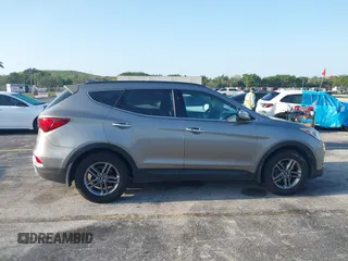 2017 Hyundai Santa Fe 2.4L z VIN 5XYZU3LB0HG420910, wystawiony jako IAAI lot #42017552 z przebiegiem 184 666 mil mil oraz . Historia ofert i sprzedaży dostępna na DreamBid. Obrazek 13.