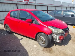 2015 Toyota Yaris L z VIN VNKKTUD3XFA040026, wystawiony jako IAAI lot #42473363 z przebiegiem Nie podano mil oraz . Historia ofert i sprzedaży dostępna na DreamBid. Obrazek 1.