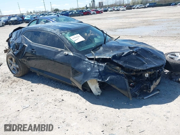 2016 Chevrolet Camaro 2LT z VIN 1G1FD1RS6G0127380, wystawiony jako IAAI lot #41984666 z przebiegiem 228 802 mil mil oraz . Historia ofert i sprzedaży dostępna na DreamBid. Obrazek 1.