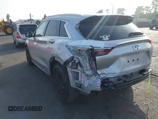 2020 Infiniti QX50 Luxe z VIN 3PCAJ5M10LF103880, wystawiony jako IAAI lot #41233450 z przebiegiem 40 247 mil mil oraz . Historia ofert i sprzedaży dostępna na DreamBid. Obrazek 3.