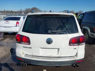 2008 Volkswagen Touareg V6 with VIN WVGBE77L48D033523, listed as a IAAI auction lot 41076281 with 202,286 mi miles and . Bid and sale history available at DreamBid. Image 16.