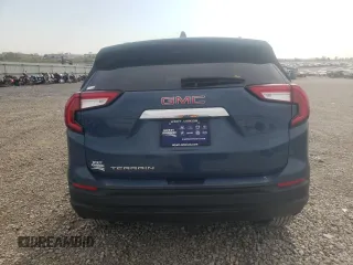 2024 GMC Terrain SLE z VIN 3GKALMEGXRL116982, wystawiony jako Copart lot #53143045 z przebiegiem 6779 mil mil oraz Szkody całkowita. Historia ofert i sprzedaży dostępna na DreamBid. Obrazek 6.